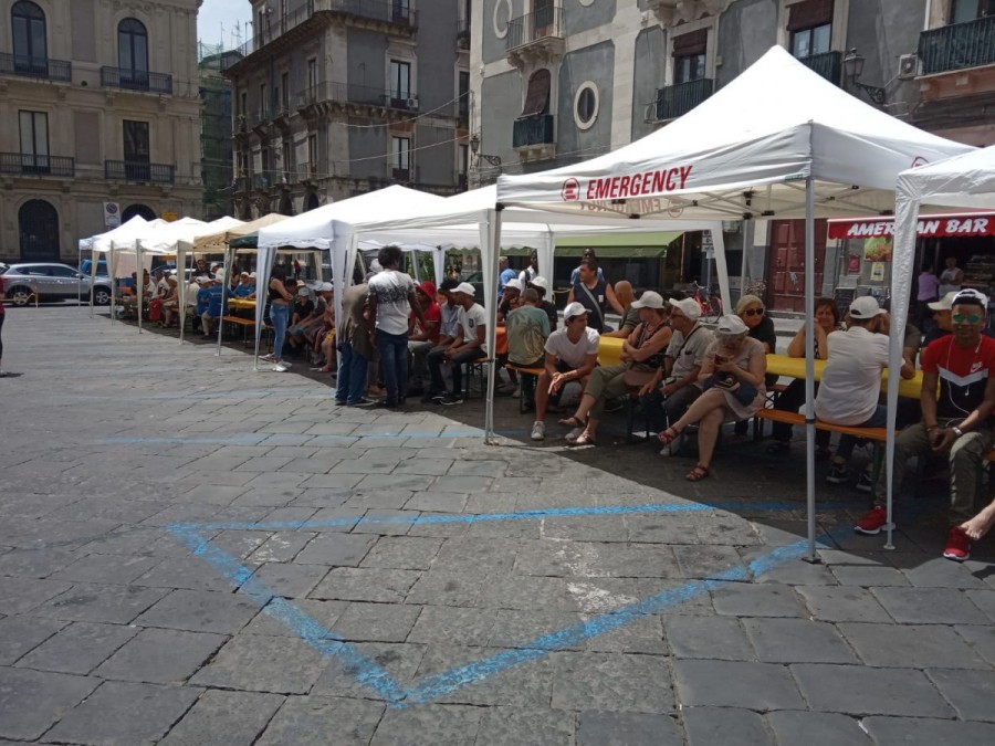 La Catania solidale riunita per la “Tavolata Italiana senza muri”